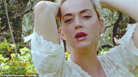 katy perry leaked pictures|Katy Perry strips totally naked in Daisies video to show off。